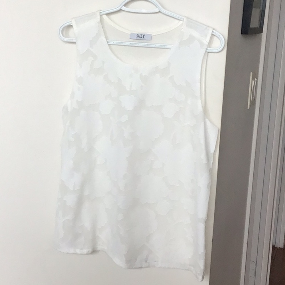 Suzy Shier White Floral Front Print Tank
